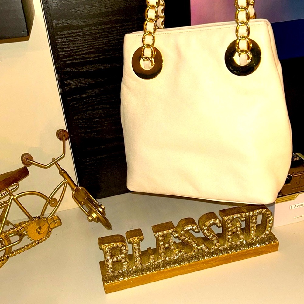Ivory & gold hand bag with gold-chain shoulder straps. Look like “ old $$!” - Picture 2 of 6